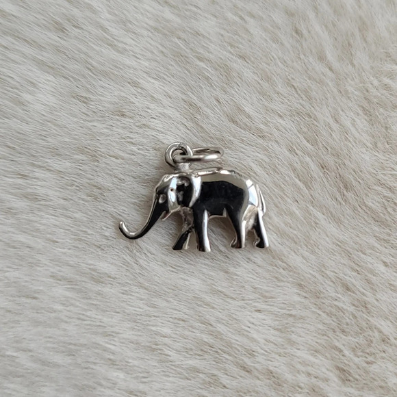 10k White Gold Elephant Pendant Charm - Picture 2 of 5